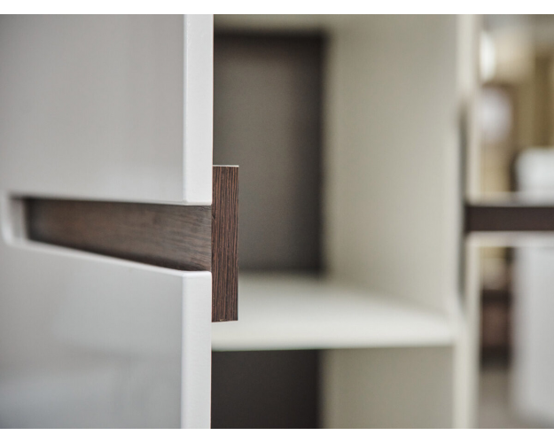 Витрина навесная со стеклом Стокгольм белый / венге / белый глянец